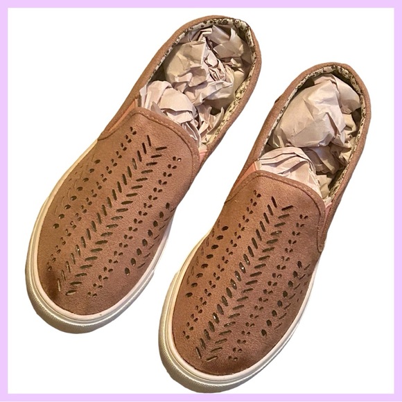 🆕PINK SLIP-ON SHOES WITH A WHITE SOLE! SIZE=8.5 US - Picture 7 of 16